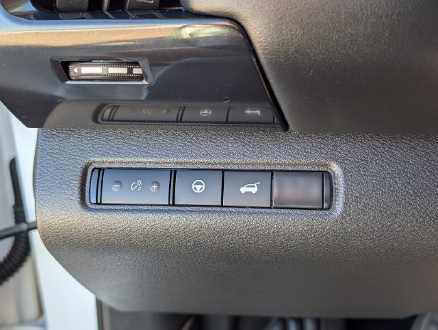 Used 2026 Nissan Pathfinder SV FWD image 33