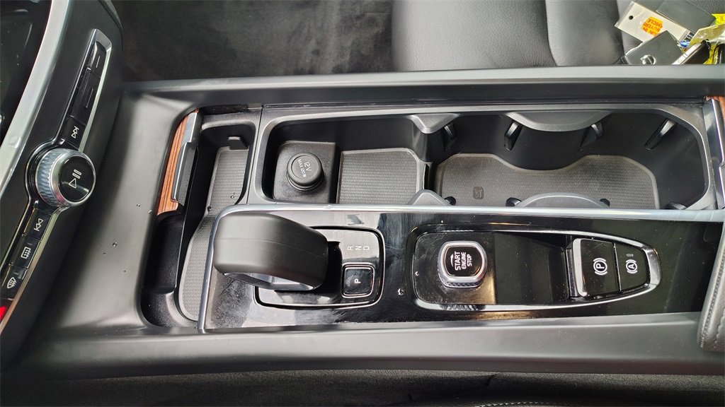 Certified 2025 Volvo V60 B5 Cross Country Plus image 20