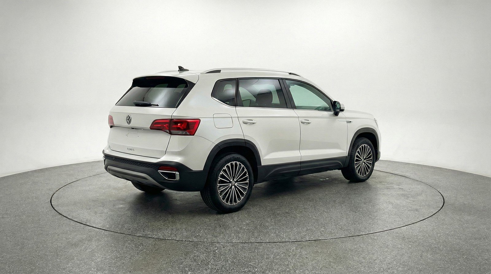 Used 2025 Volkswagen Taos SE image 9