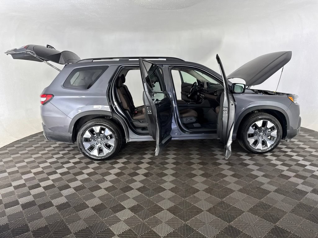 Certified 2026 Honda Pilot Touring image 14
