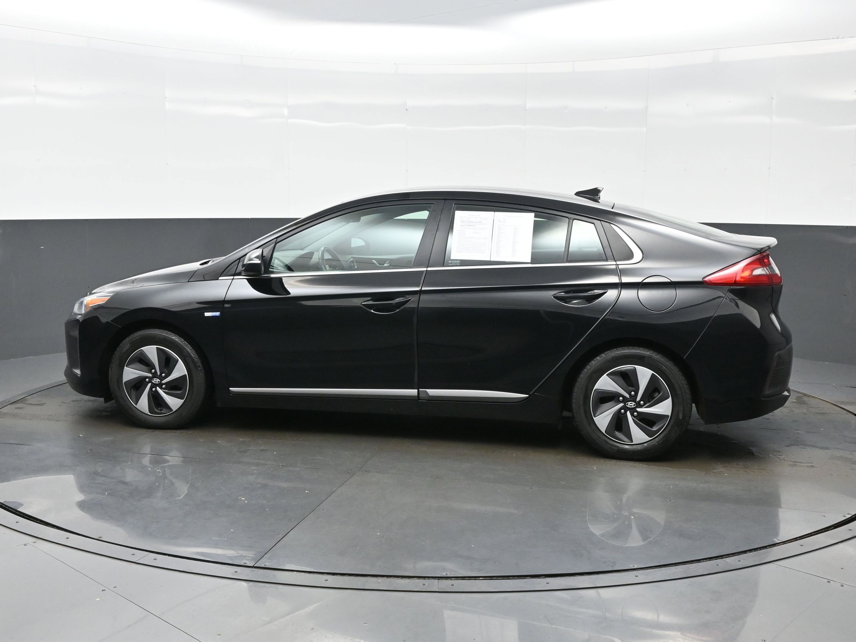 Used 2019 Hyundai Ioniq SEL FWD image 3