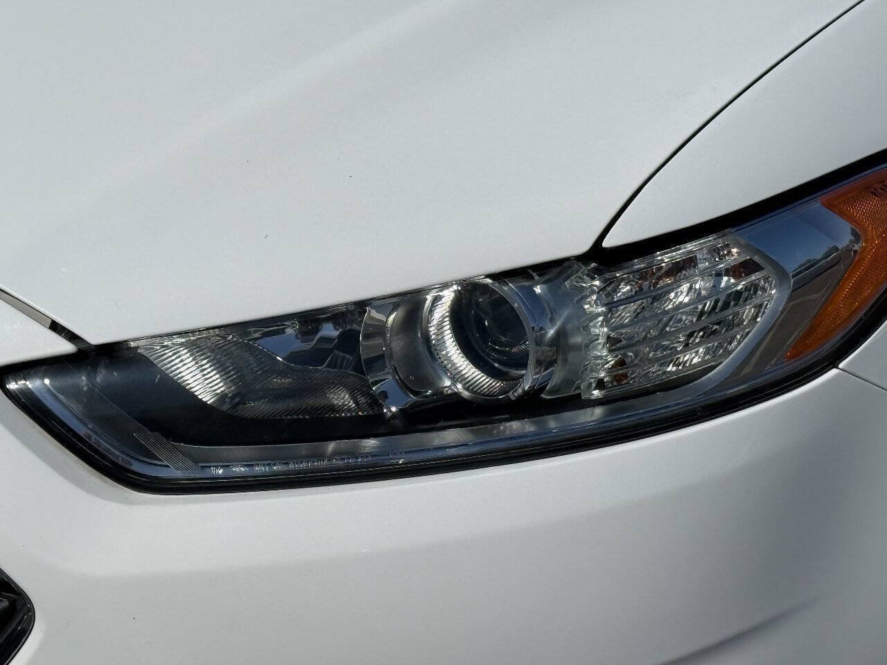 Used 2016 Ford Fusion SE FWD image 17