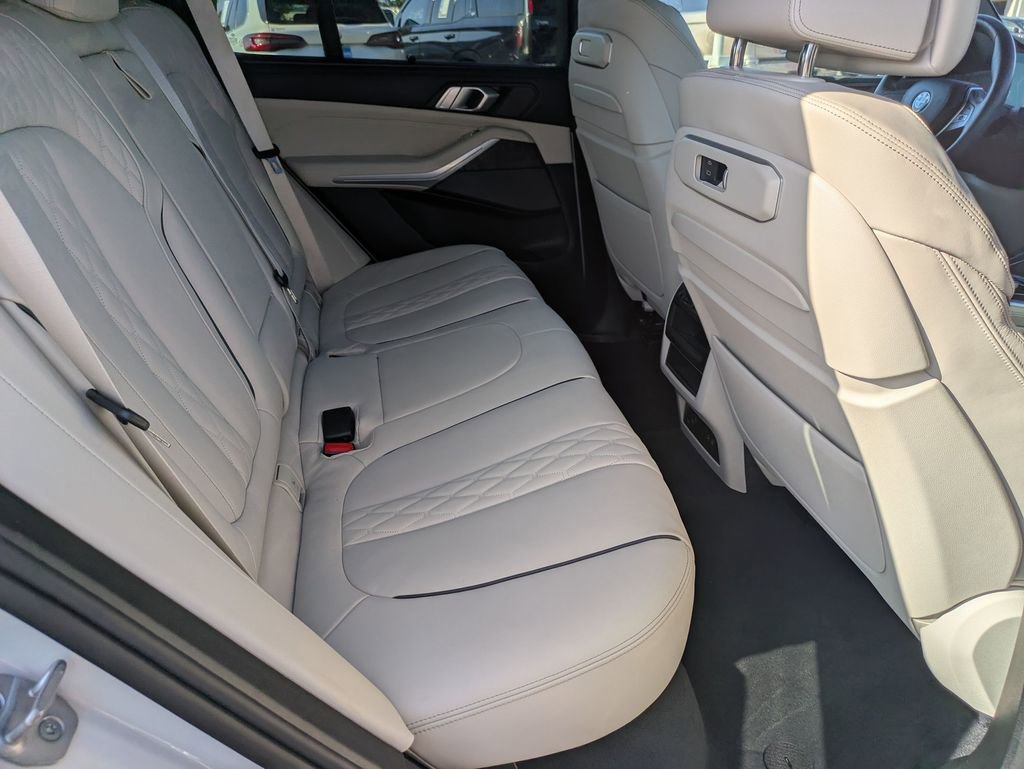 Used 2025 BMW X5 xDrive40i w/ Executive Package image 24