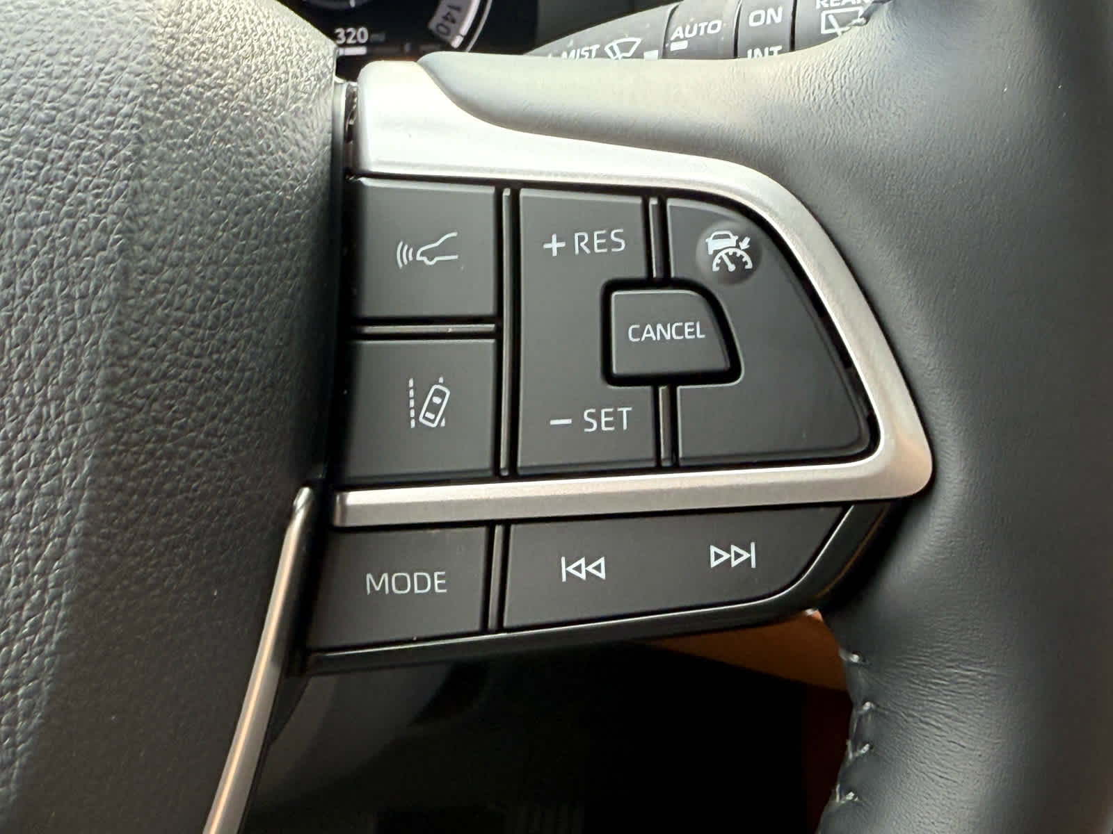 Used 2024 Toyota Highlander Platinum image 21