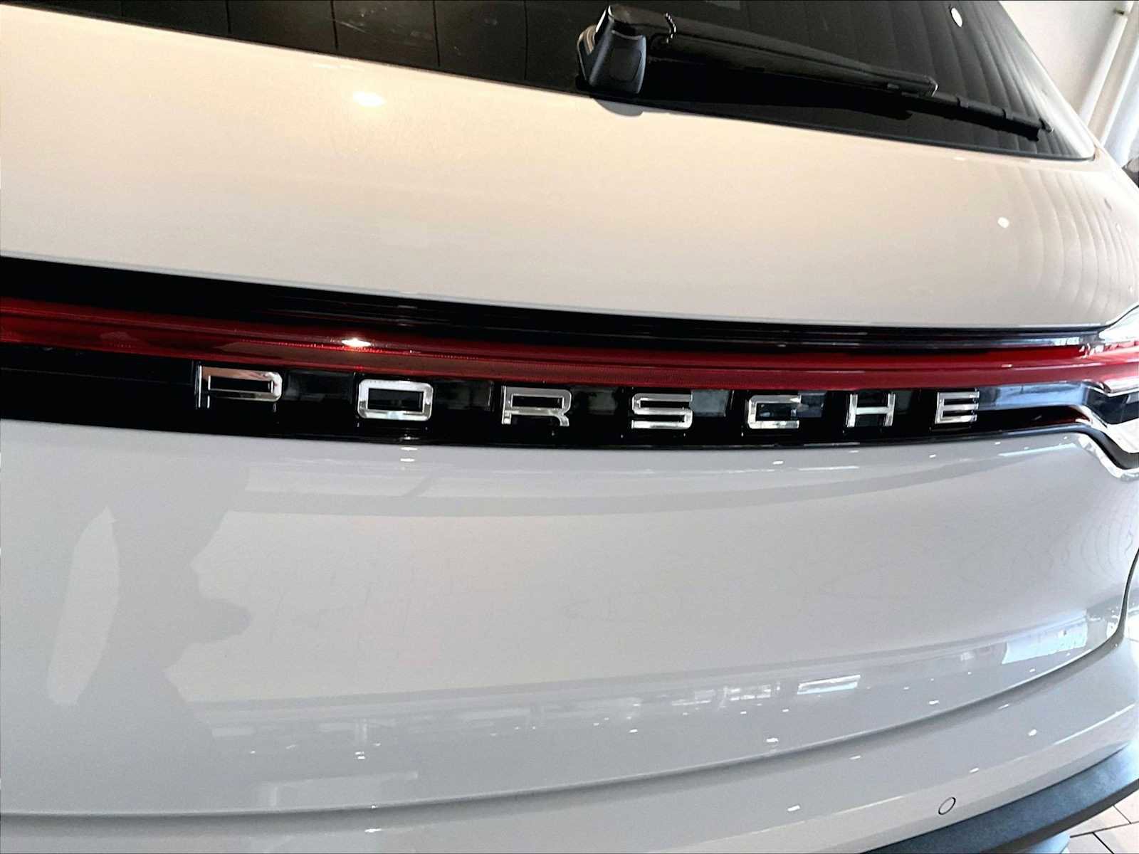 Used 2025 Porsche Macan image 37