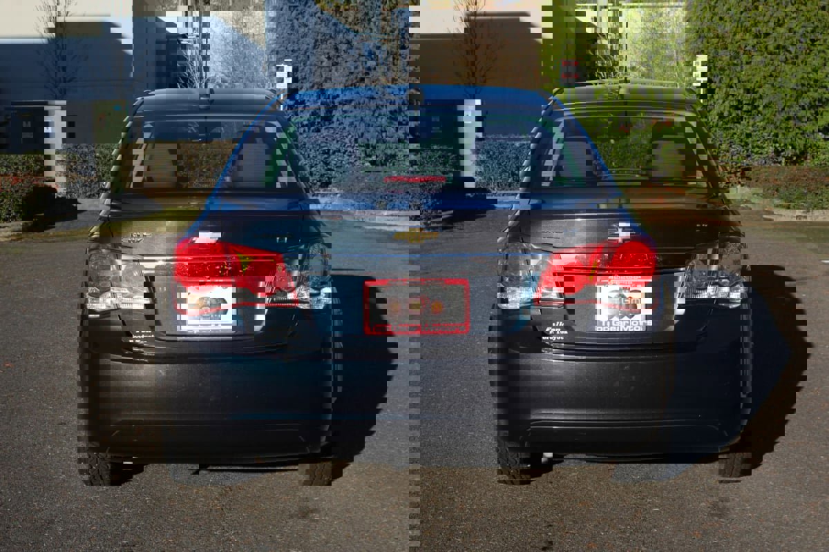 Used 2016 Chevrolet Cruze LT w/ Technology Package image 5