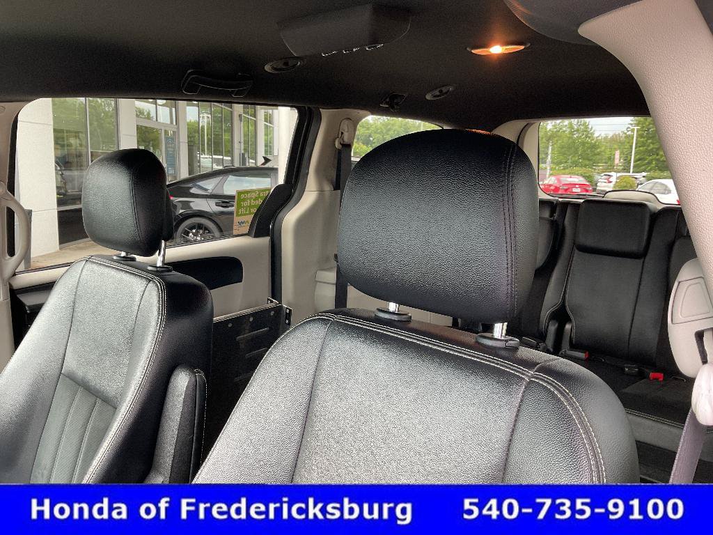 Used 2017 Dodge Grand Caravan SXT FWD image 32