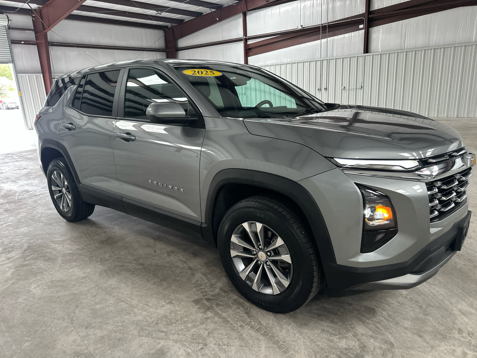Used 2025 Chevrolet Equinox LT FWD image 7