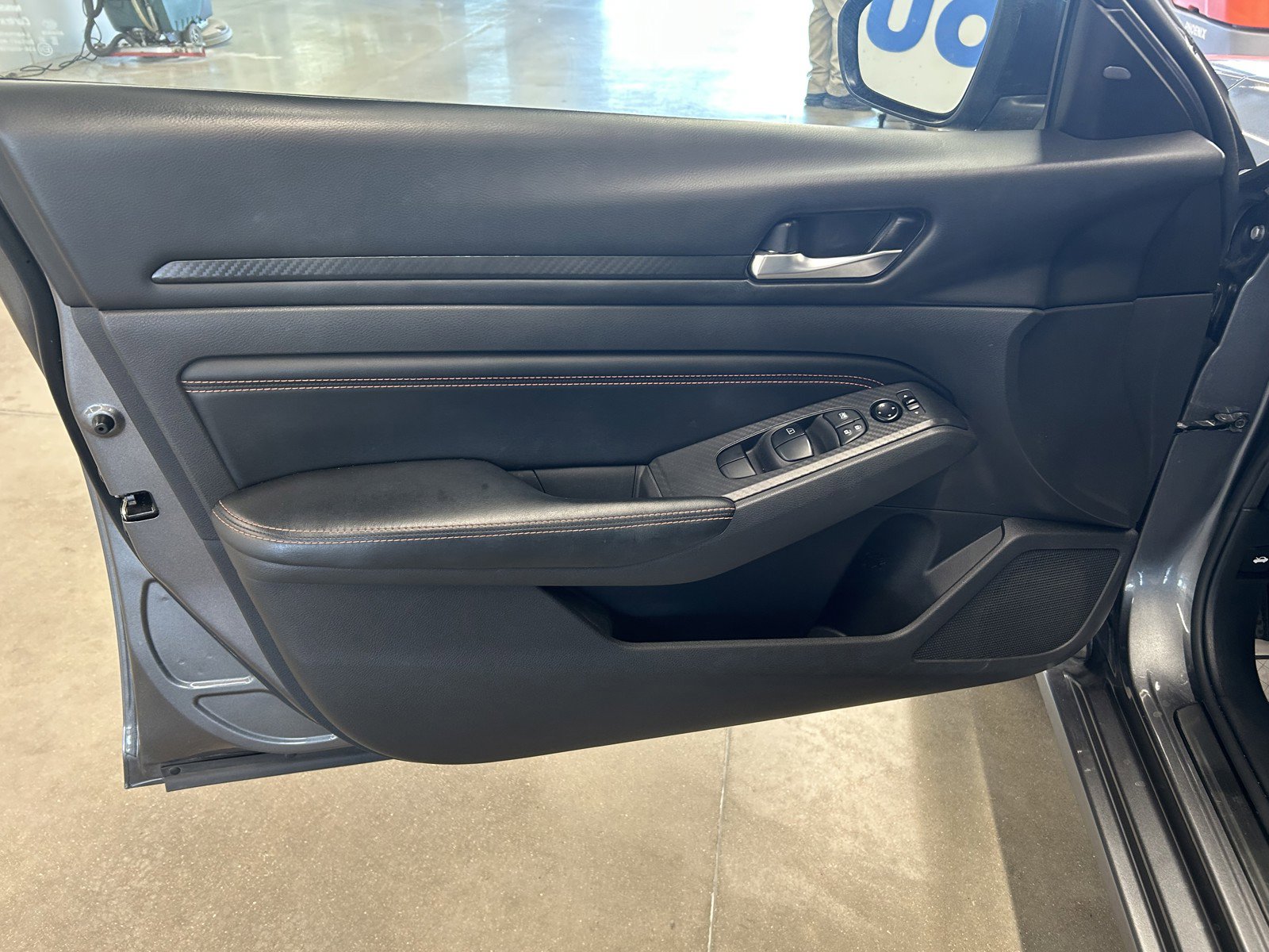 Used 2022 Nissan Altima 2.5 SR w/ Midnight Edition Package image 11