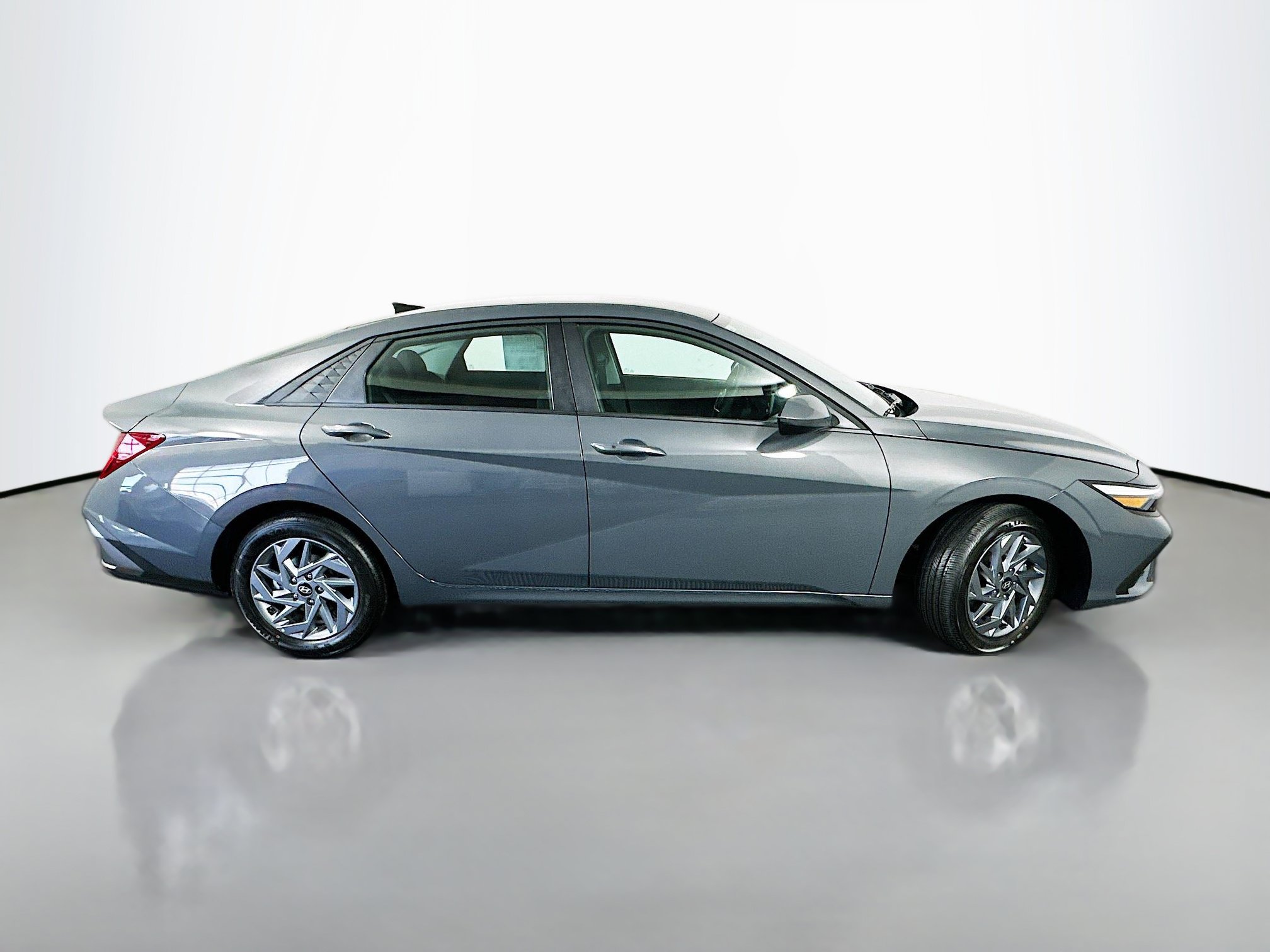 New 2026 Hyundai Elantra Hybrid FWD image 8