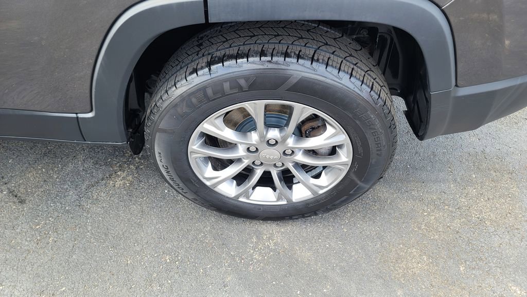 Used 2019 Jeep Cherokee Latitude Plus w/ Cold Weather Group image 8