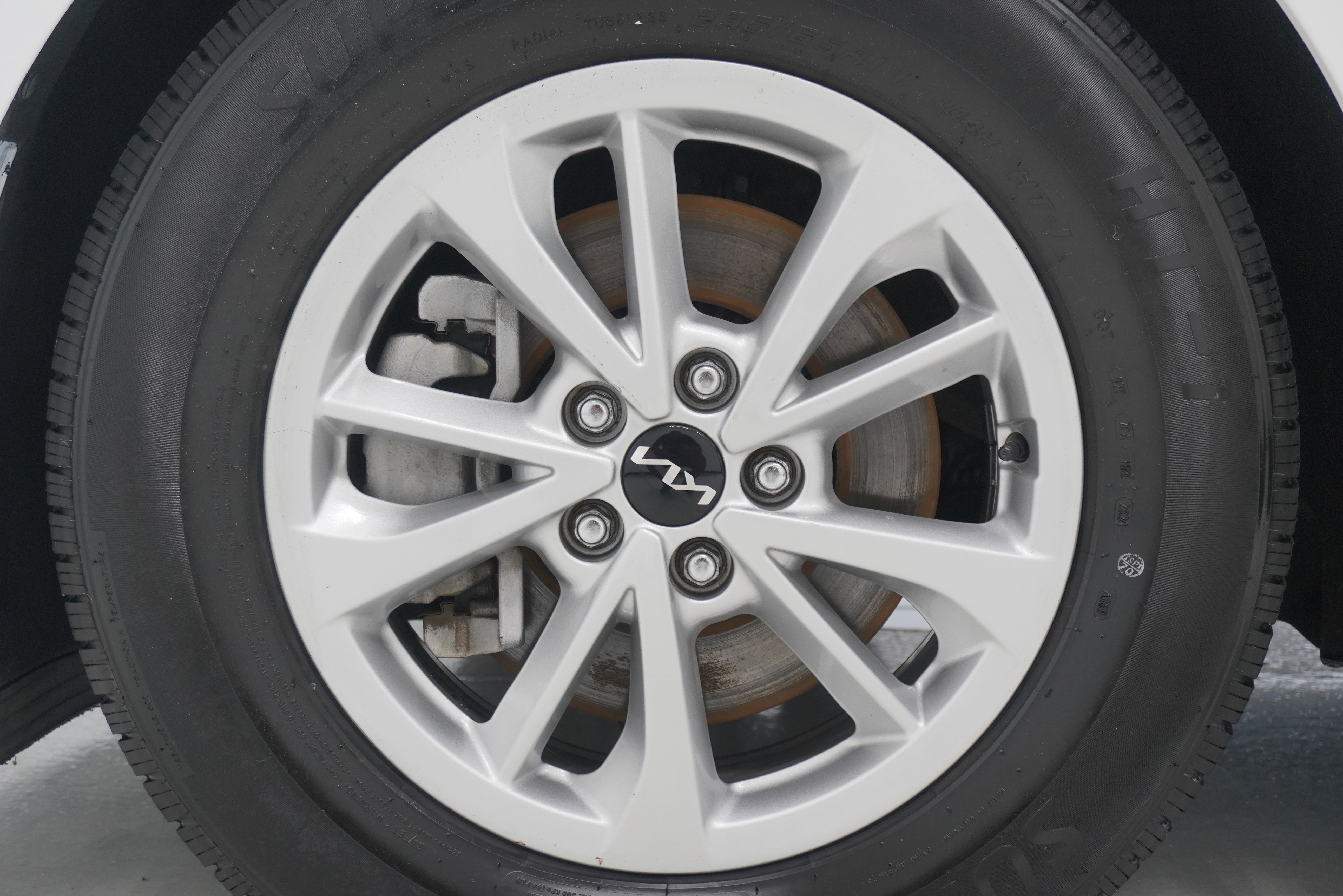 Used 2022 Kia Carnival LX FWD image 26