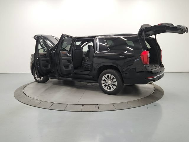 Used 2025 GMC Yukon XL Denali AWD/4WD image 14