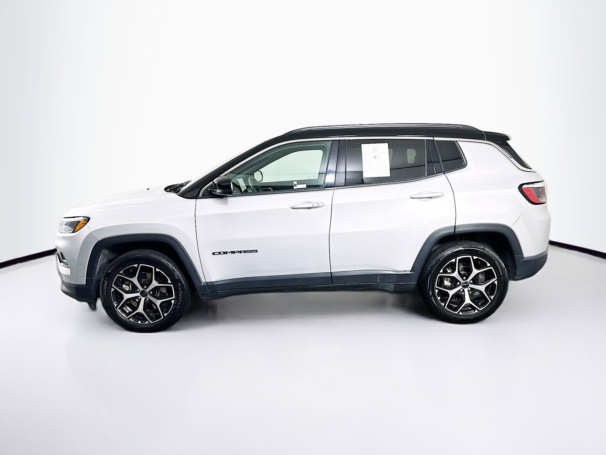 Used 2025 Jeep Compass Limited image 4