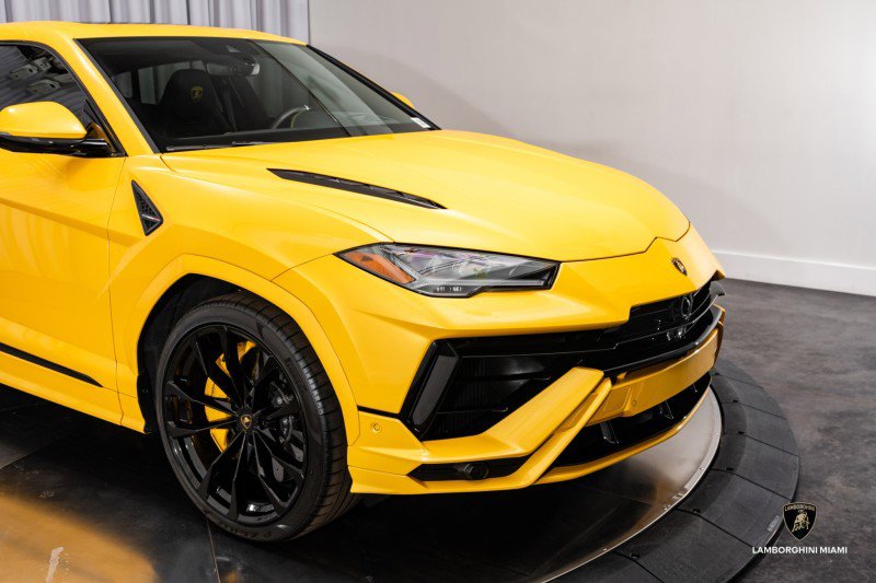Used 2023 Lamborghini Urus S image 2