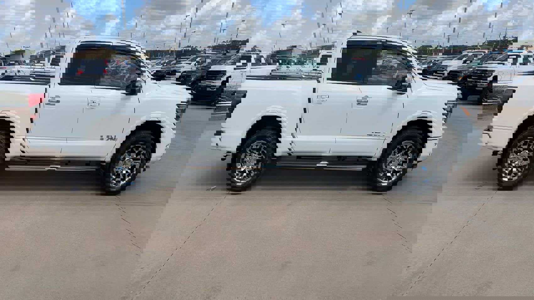 Used 2023 Nissan Titan Platinum Reserve w/ Moonroof Package image 9