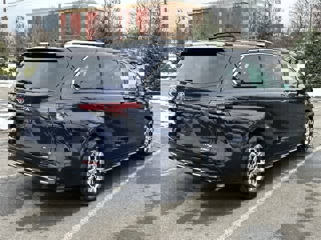 Used 2024 Toyota Sienna Platinum image 36