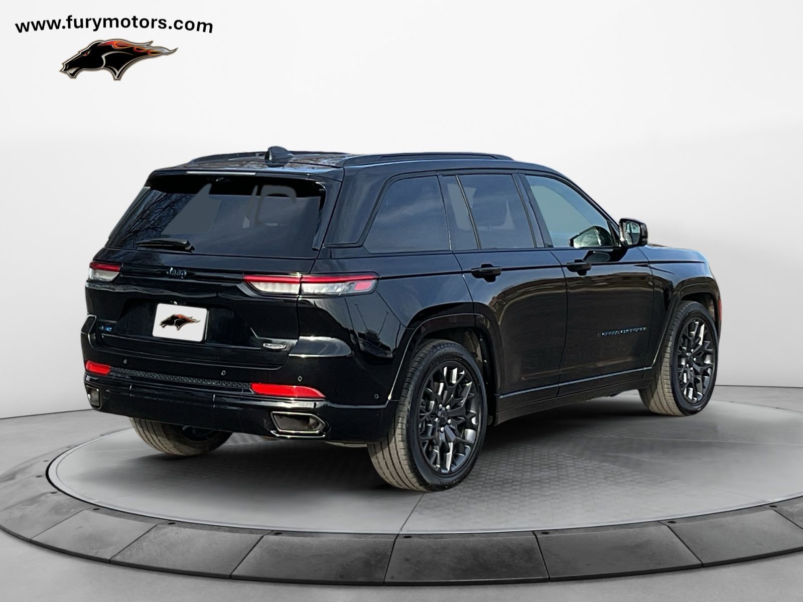 Used 2024 Jeep Grand Cherokee Summit image 3