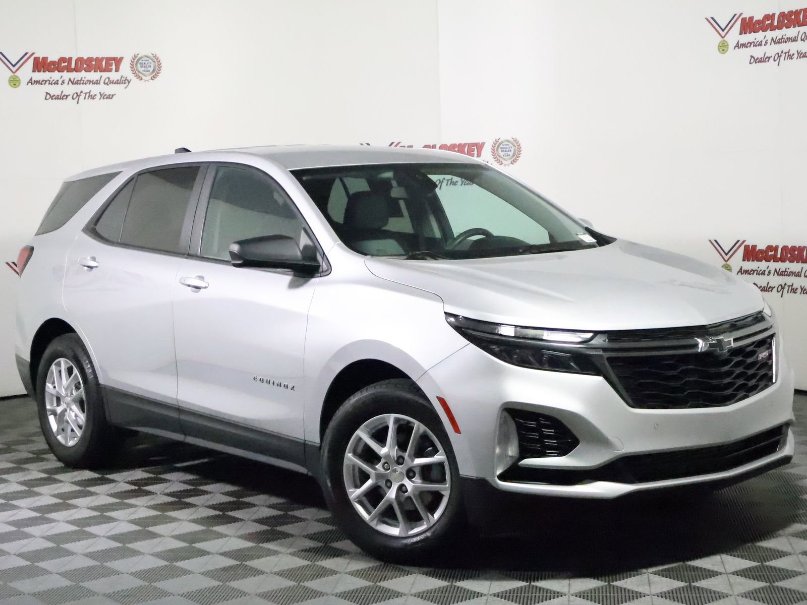 Used 2022 Chevrolet Equinox LS w/ LS Convenience Package FWD image 2