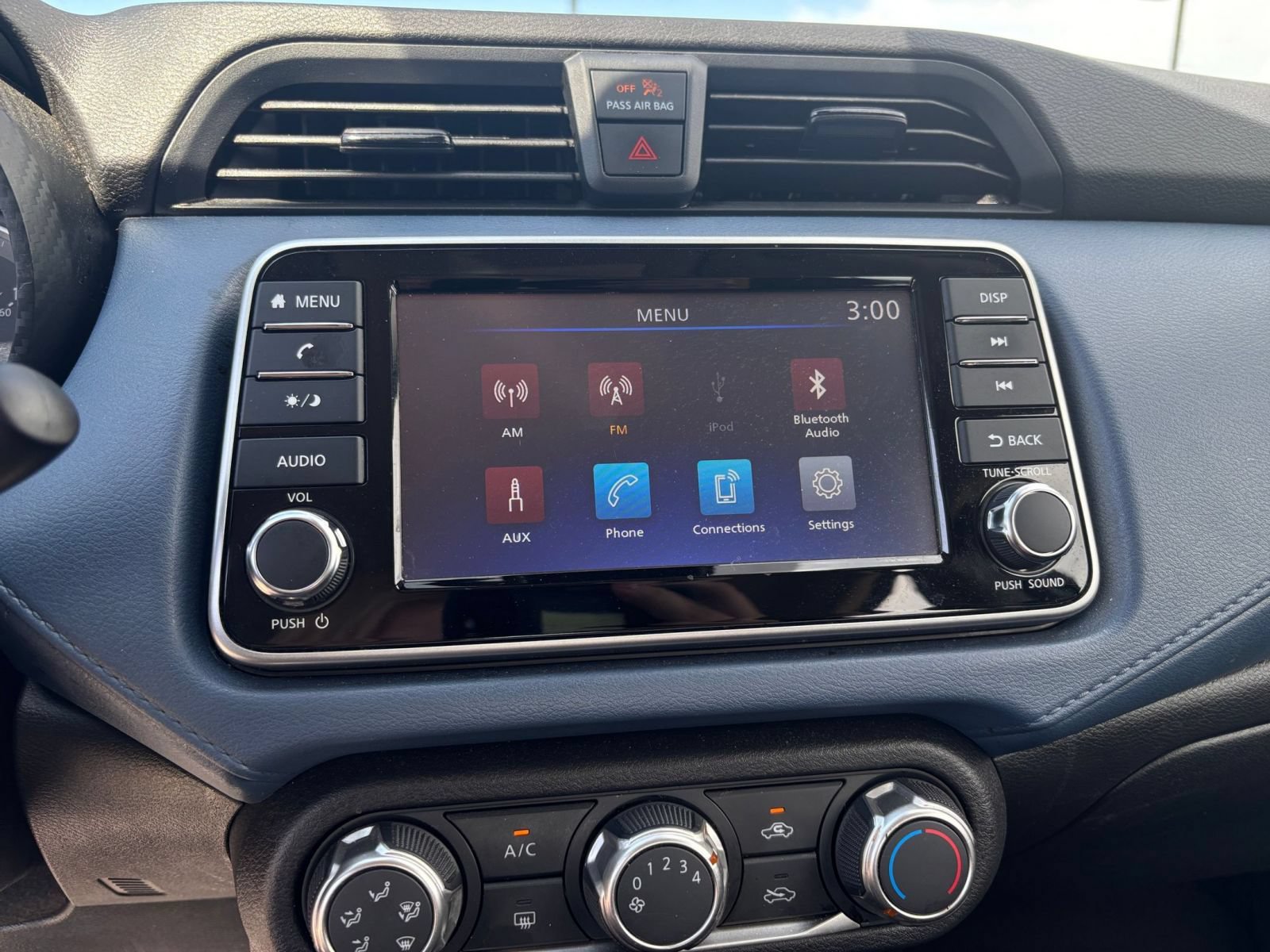 Used 2025 Nissan Versa SV FWD image 19