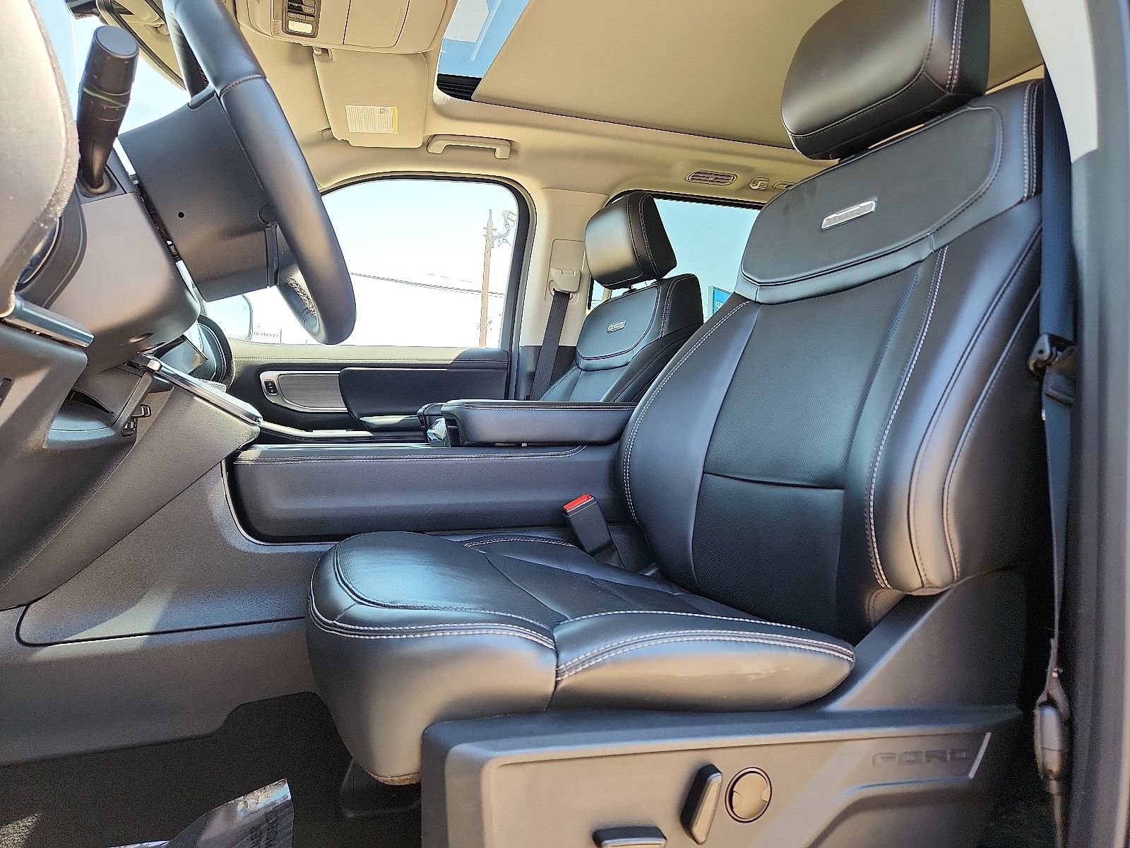 Used 2025 Ford Expedition Max Platinum AWD/4WD image 14