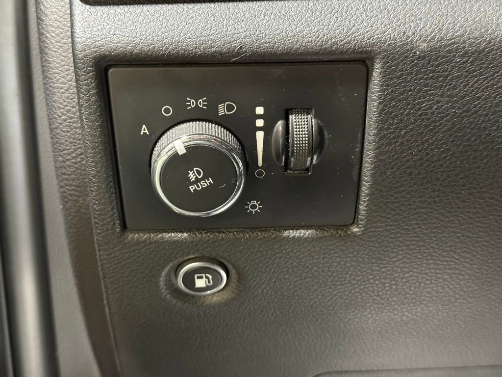 Used 2015 Jeep Grand Cherokee Limited image 28