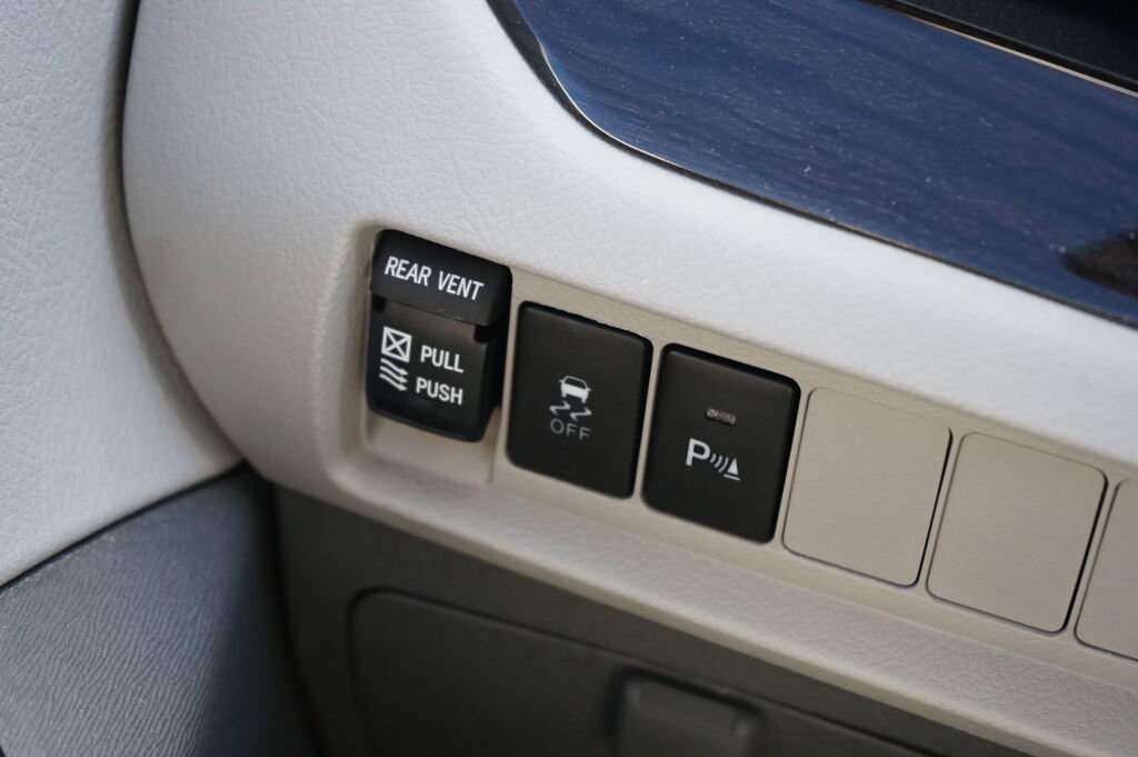 Used 2020 Toyota Sienna XLE w/ XLE Navigation Package image 31