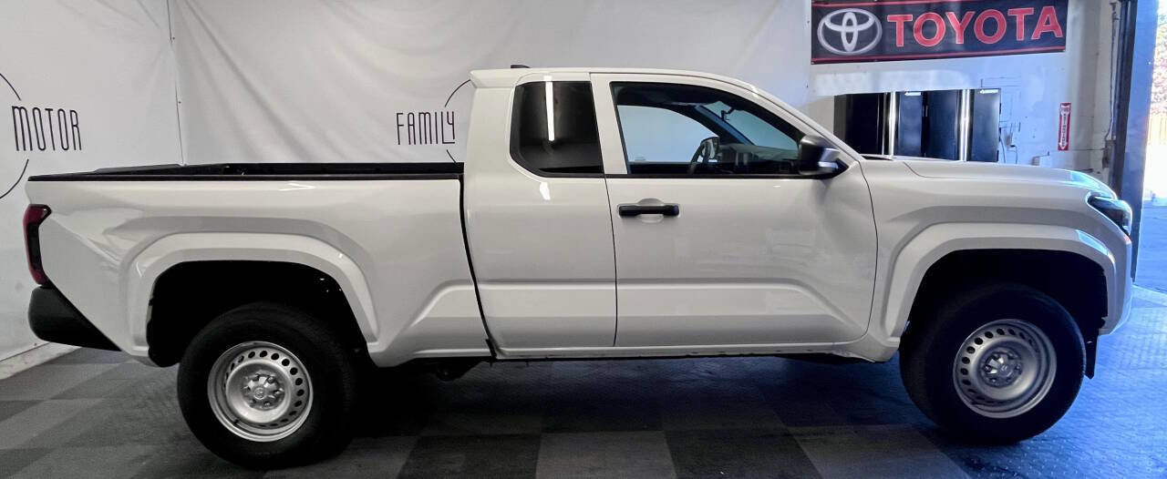 Used 2024 Toyota Tacoma SR image 2