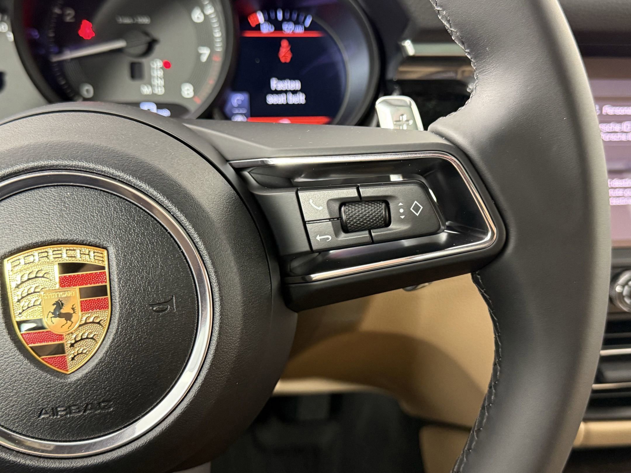 Certified 2026 Porsche Macan AWD/4WD image 28