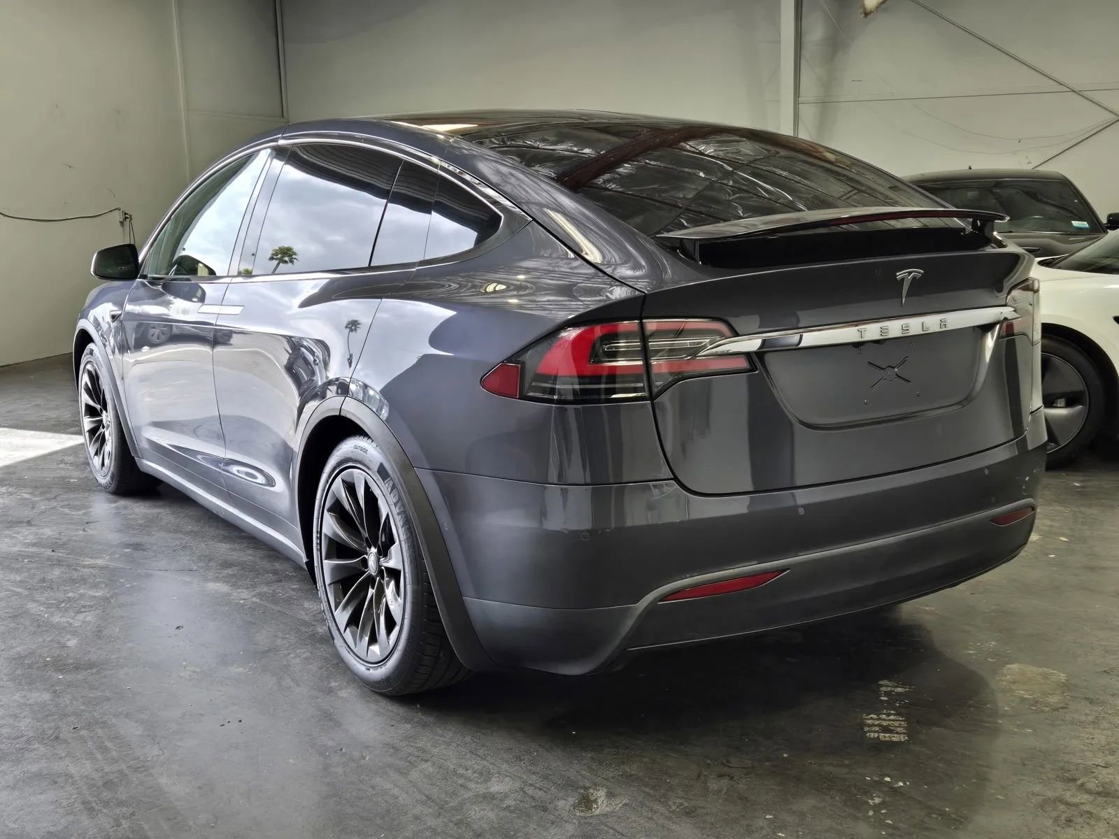 Used 2019 Tesla Model X 100D AWD/4WD image 2