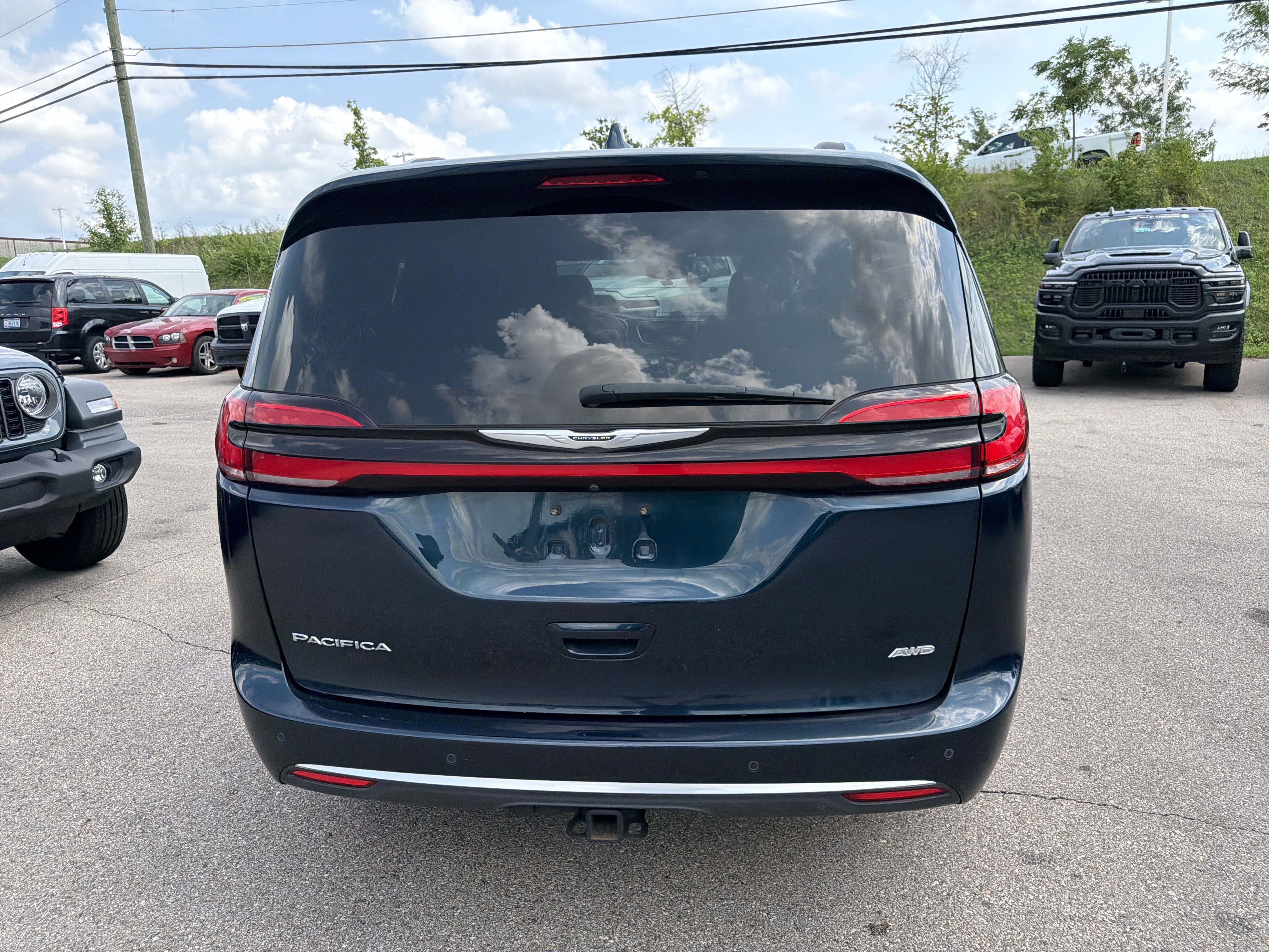 Used 2022 Chrysler Pacifica Pinnacle AWD/4WD image 10