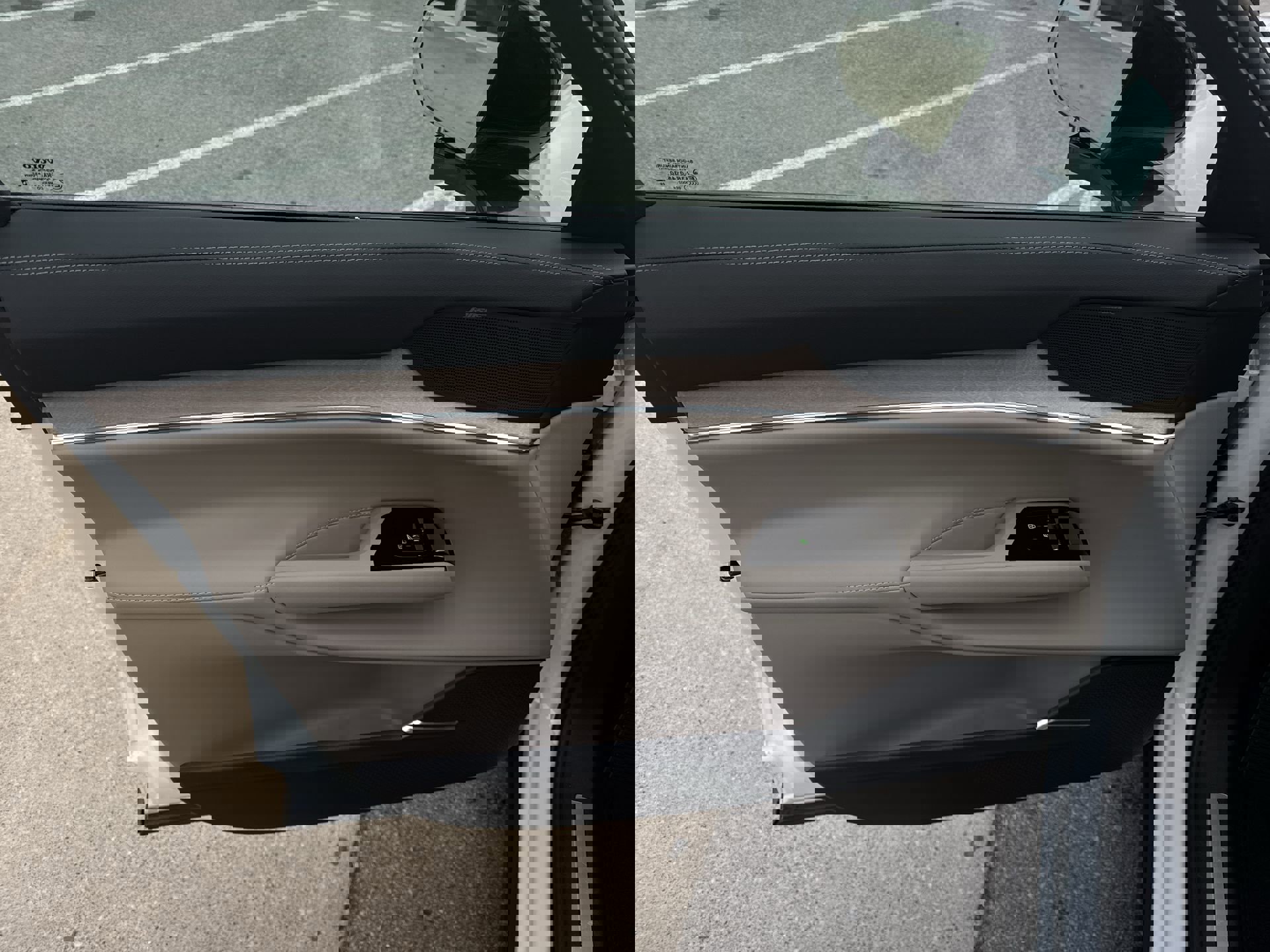 New 2025 Volvo EX90 Plus image 23