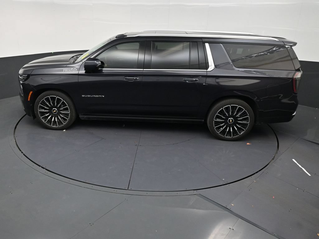 Used 2026 Chevrolet Suburban High Country AWD/4WD image 12
