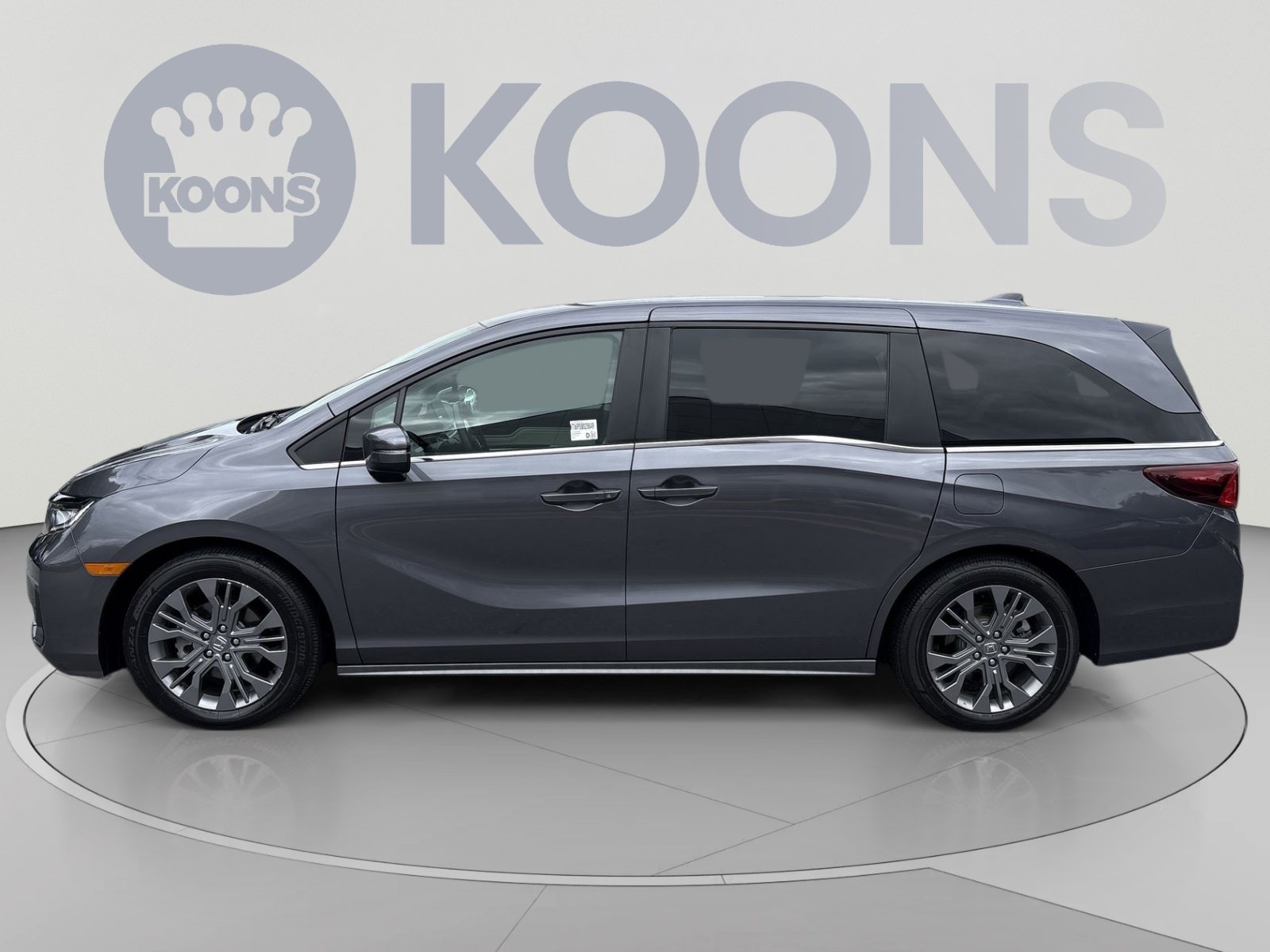 Used 2025 Honda Odyssey Touring image 2