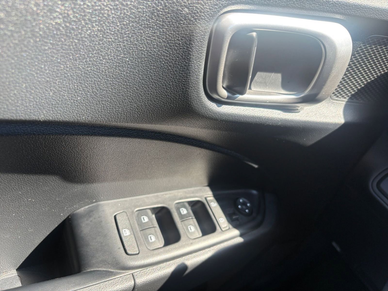 Used 2025 Hyundai Venue SEL image 18