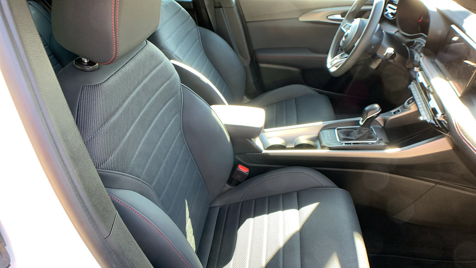 Used 2024 Dodge Hornet GT image 27