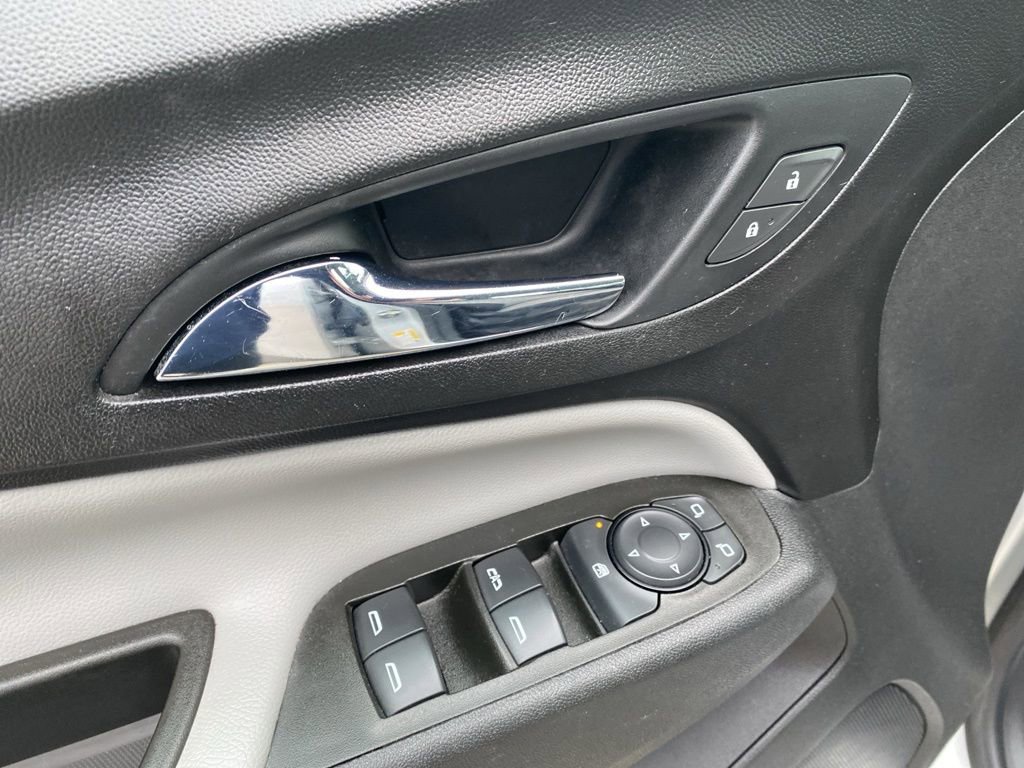 Used 2021 Chevrolet Equinox LS image 22