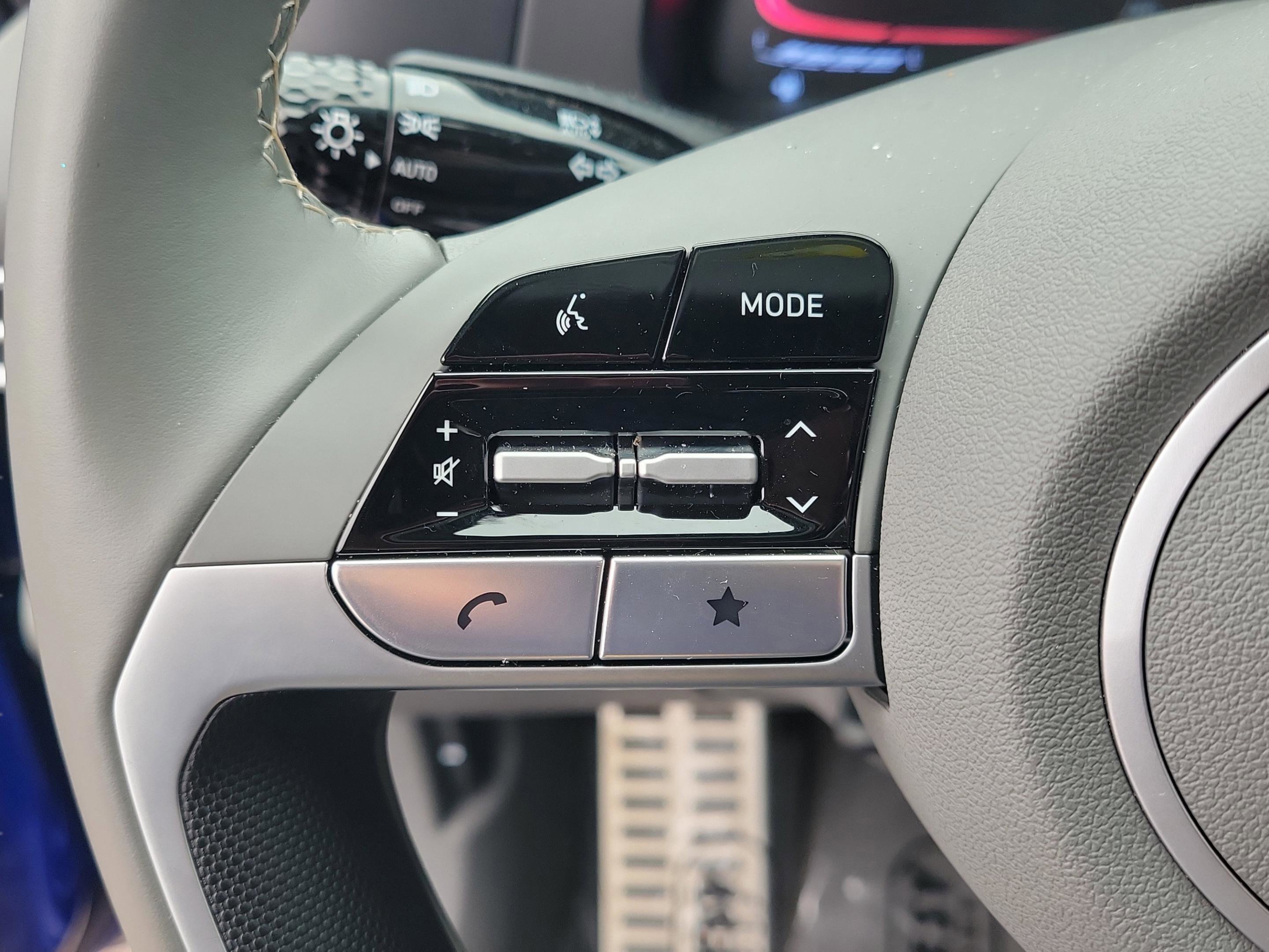 Certified 2025 Hyundai Elantra Sport image 24