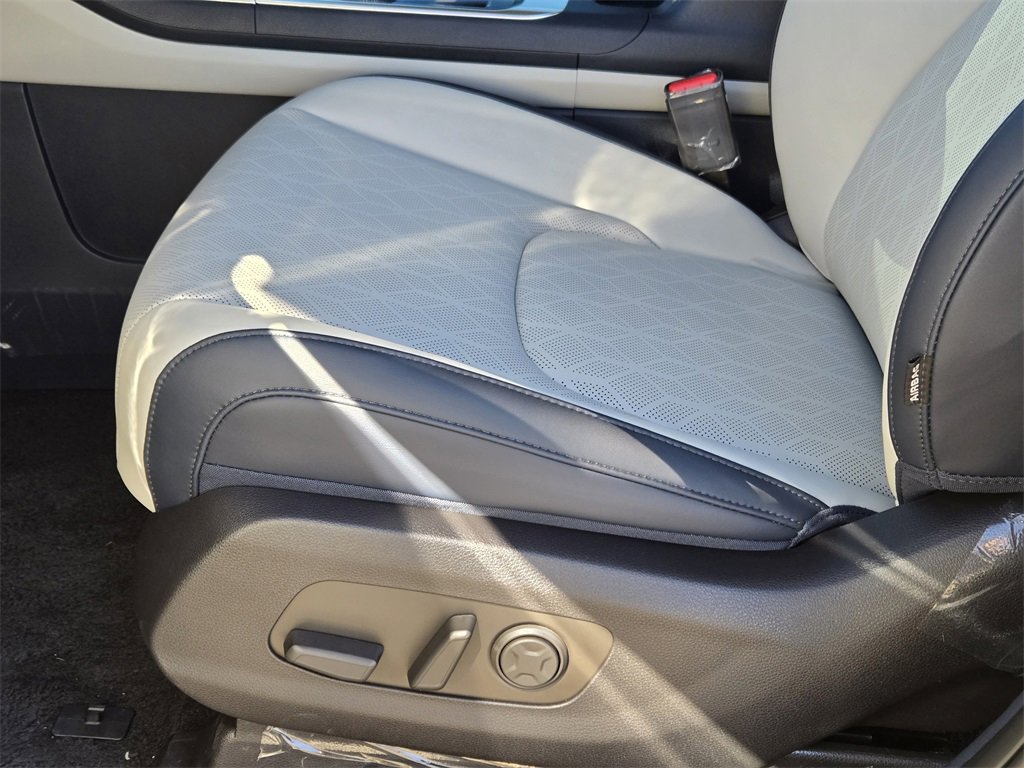 New 2026 Kia Carnival EX image 17