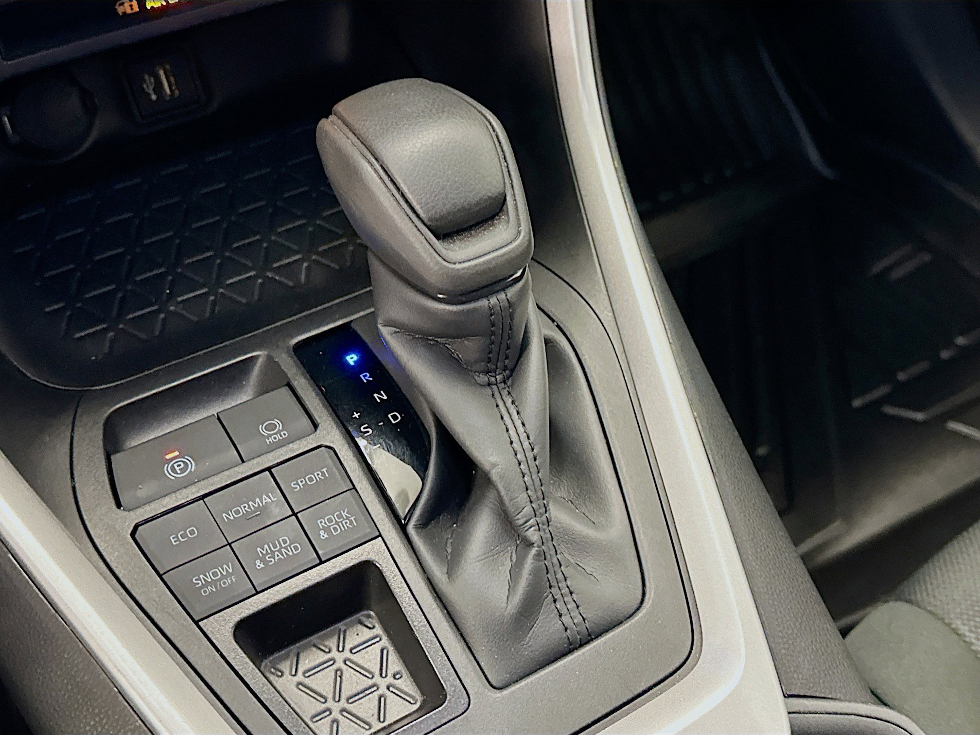 Used 2025 Toyota RAV4 XLE image 25