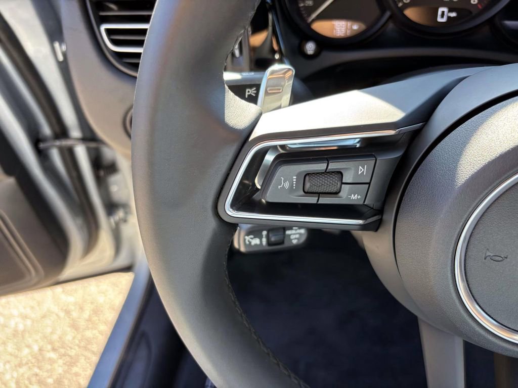 Certified 2025 Porsche Macan image 27
