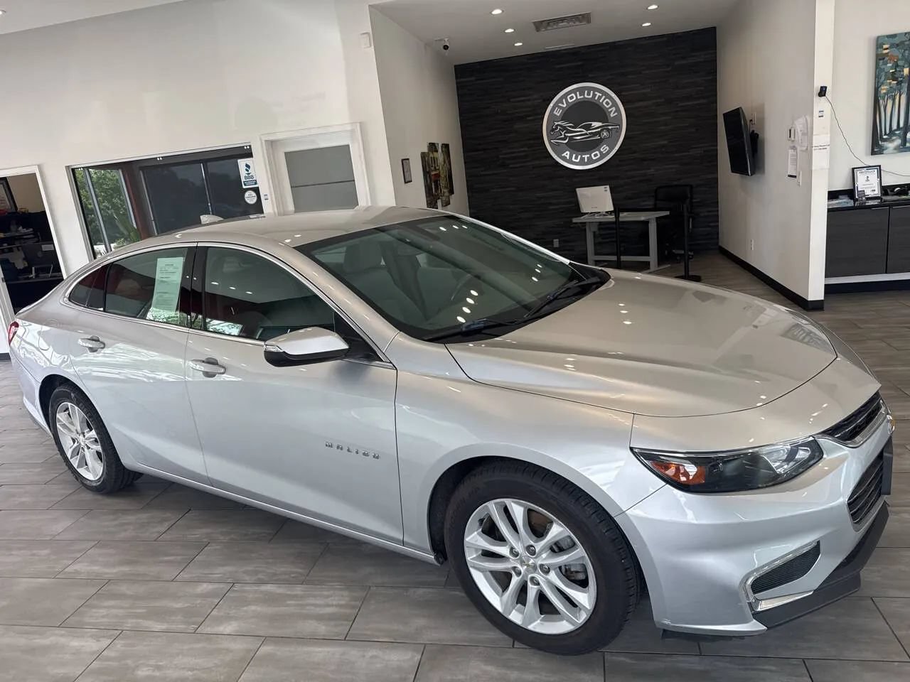 Used 2018 Chevrolet Malibu LT FWD image 5