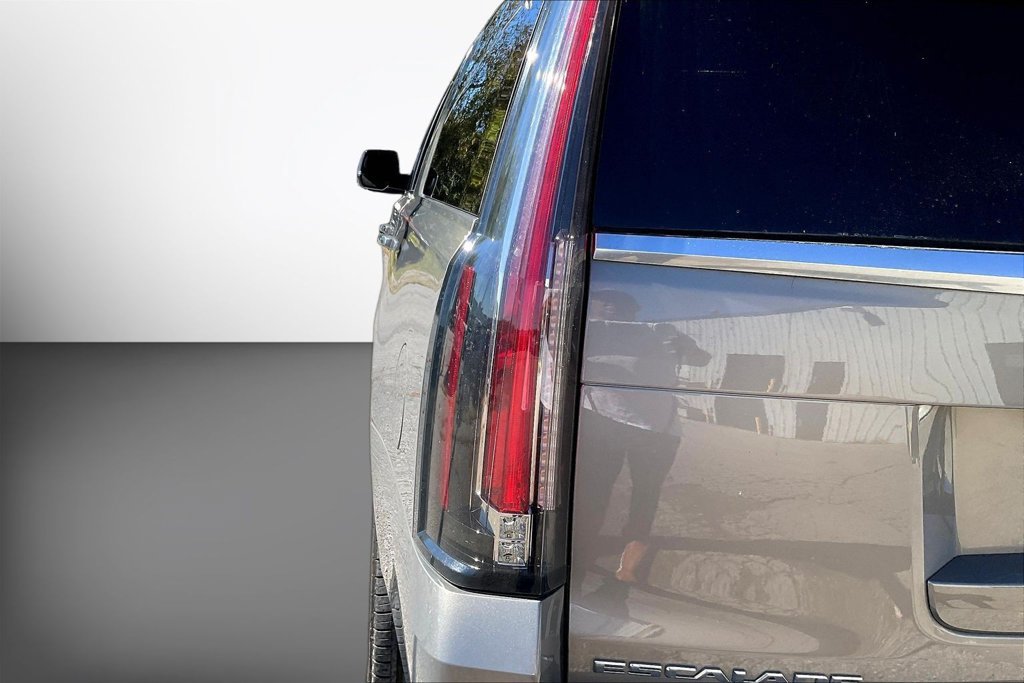 Used 2019 Cadillac Escalade ESV Premium Luxury RWD image 23