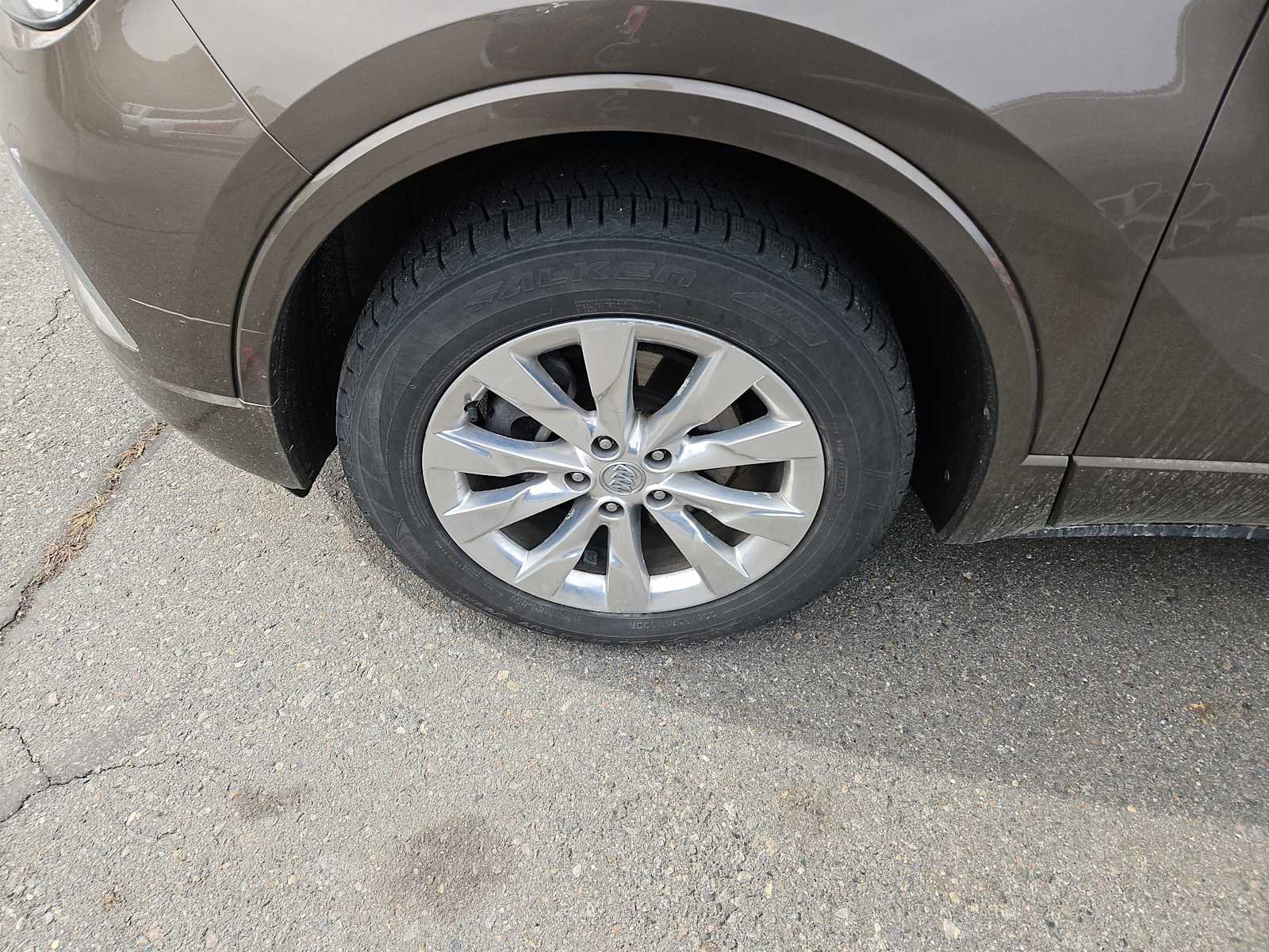 Used 2017 Buick Envision Essence image 2