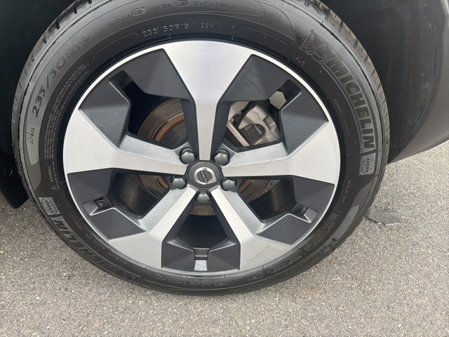 Certified 2025 Volvo XC40 B5 Plus image 11