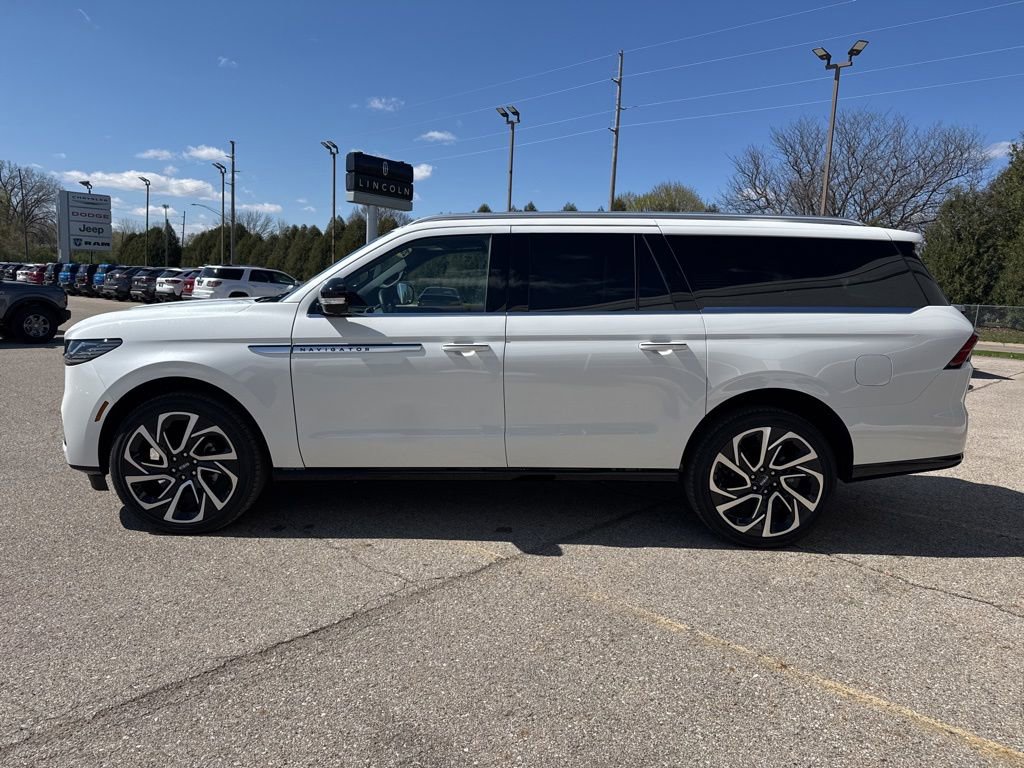 New 2026 Lincoln Navigator L Reserve AWD/4WD image 4