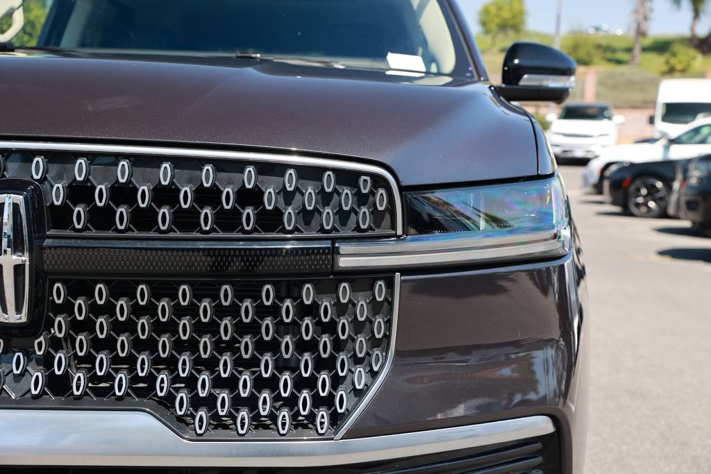 Used 2025 Lincoln Navigator Reserve AWD/4WD image 5