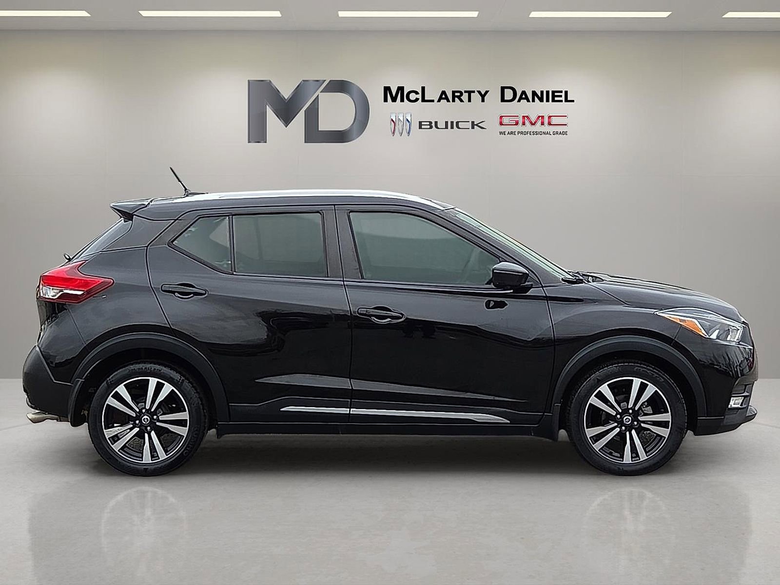 Used 2019 Nissan Kicks SR w/ SR Premium Package image 6
