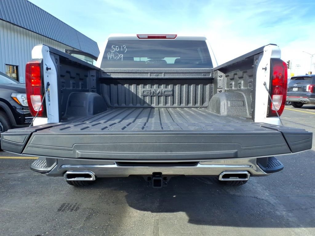 New 2026 GMC Sierra 1500 SLE image 4