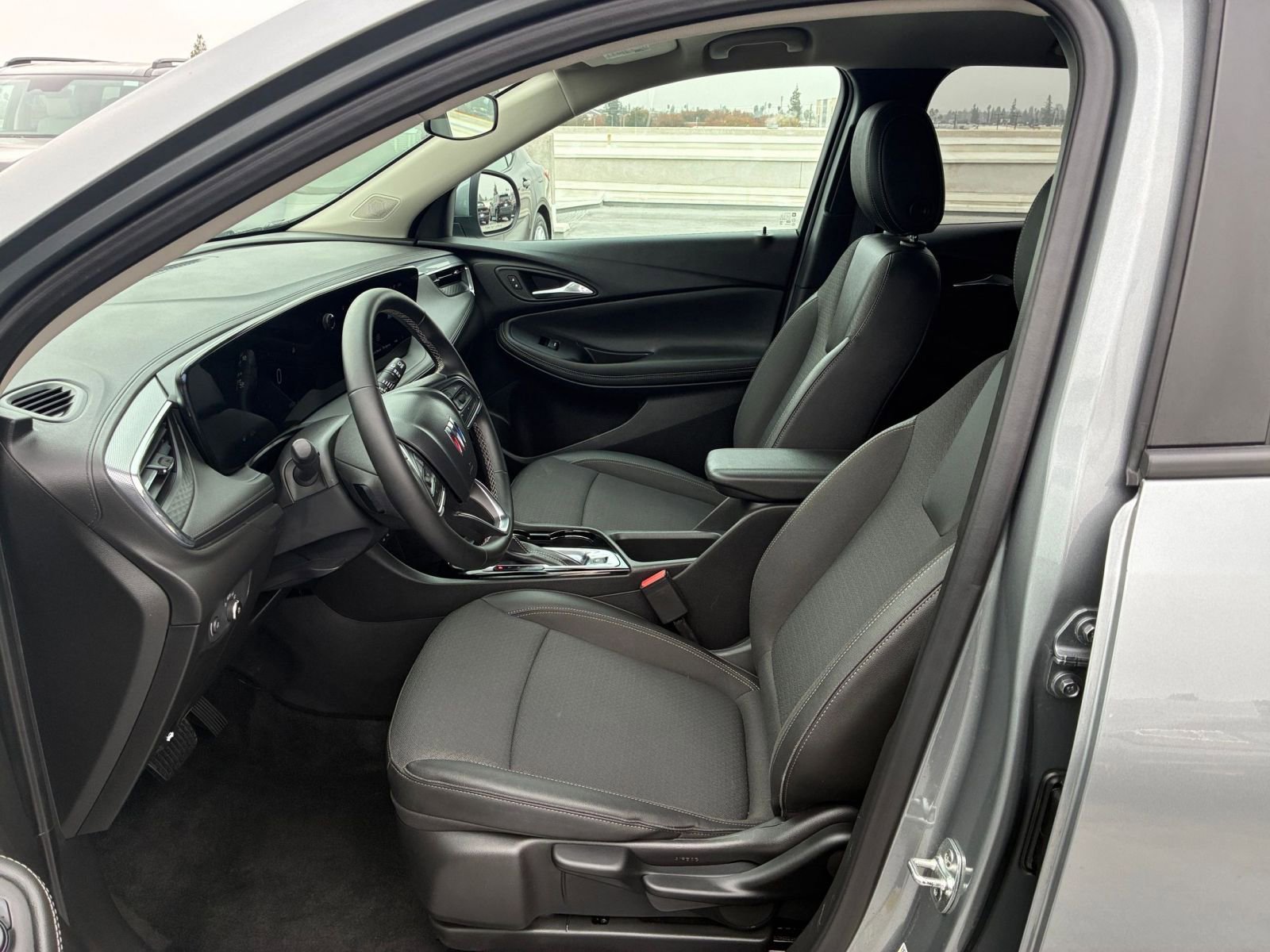 Used 2025 Buick Encore GX Preferred image 24